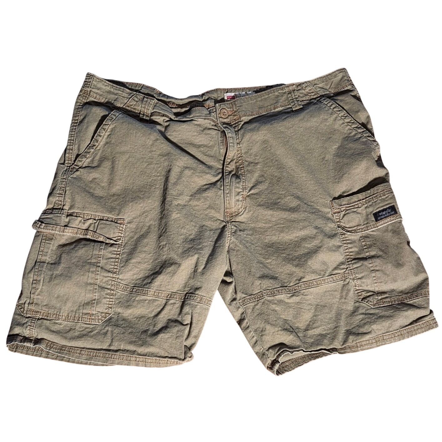 Wrangler Wrangler Relaxed Fit Grey/Green Cargo Shorts - Size 42 Size US 42 / EU 58 - 1 Thumbnail