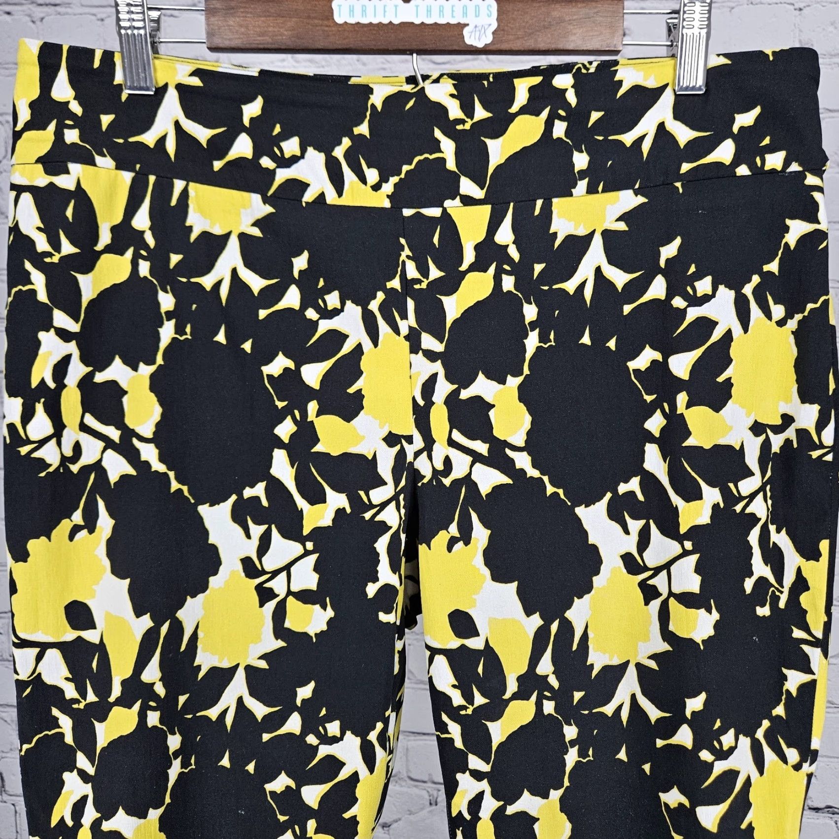 Soft Surroundings Soft Surroundings Pants Floral Mid Rise Pull On Large Black White Yellow Casual Workwear Travel Womens Size 36" / US 14 / IT 50 - 7 Thumbnail