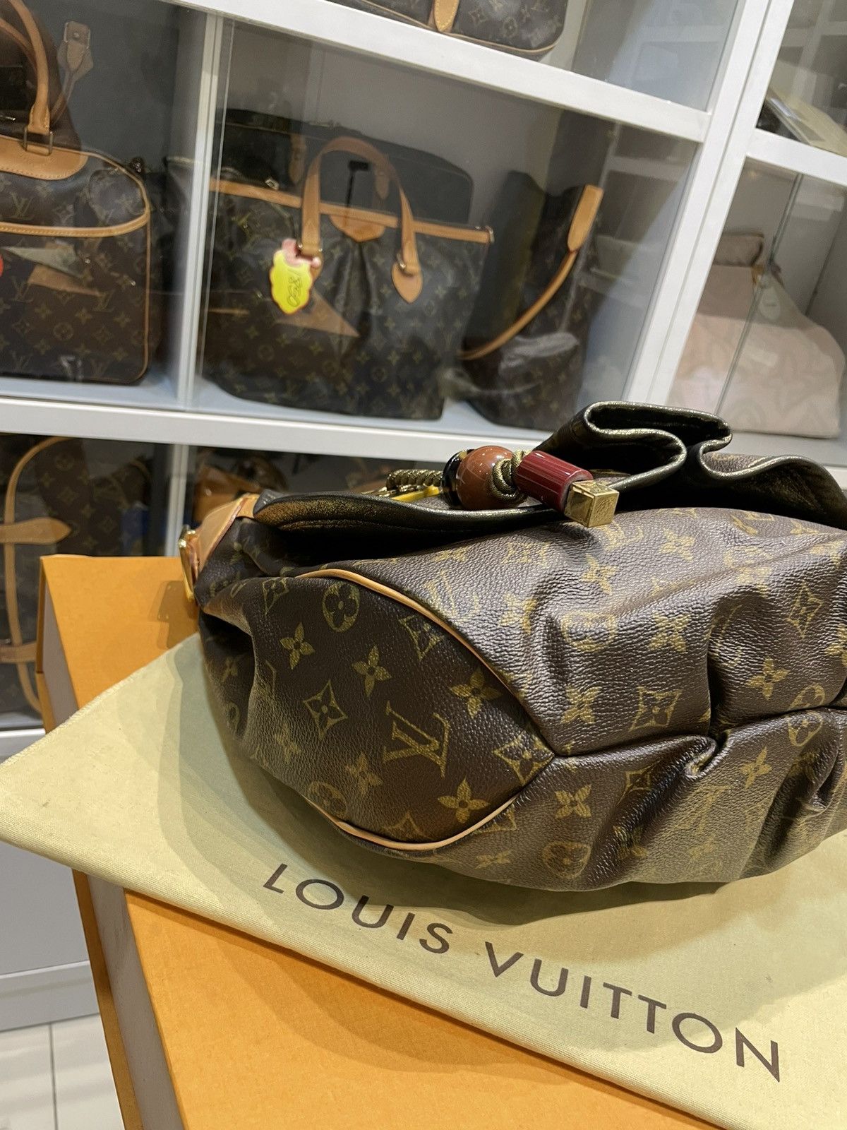Louis Vuitton AUTHENTIC LOUIS VUITTON LIMITED EDITION KALAHARI GM Size ONE SIZE - 14 Thumbnail