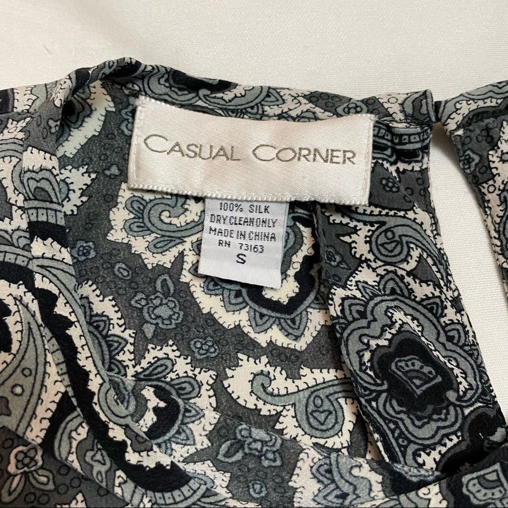 Other Casual Corner Paisley Print Silk Short Sleeve Grey Top Size Size S / US 4 / IT 40 - 8 Thumbnail