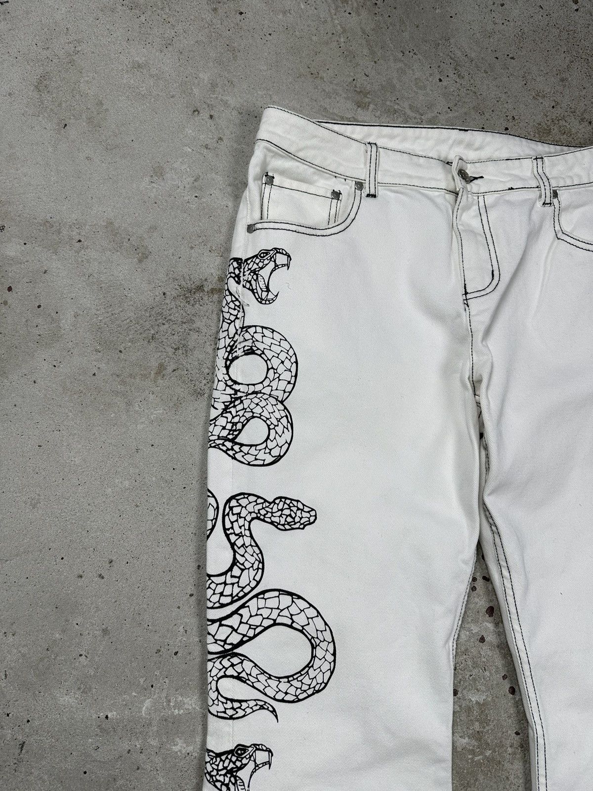 If Six Was Nine × Japanese Brand × Vintage Vintage White Bootcut Snake Print Flared Denim Pants Size US 32 / EU 48 - 7 Thumbnail