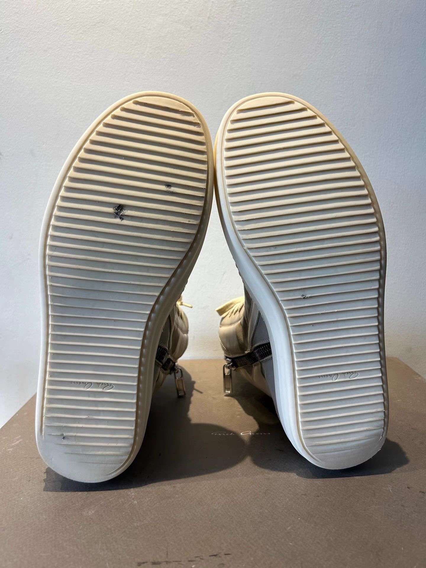 Rick Owens Rick Owens mainline ivory inverted triangle Size US 7 / EU 40 - 5 Thumbnail