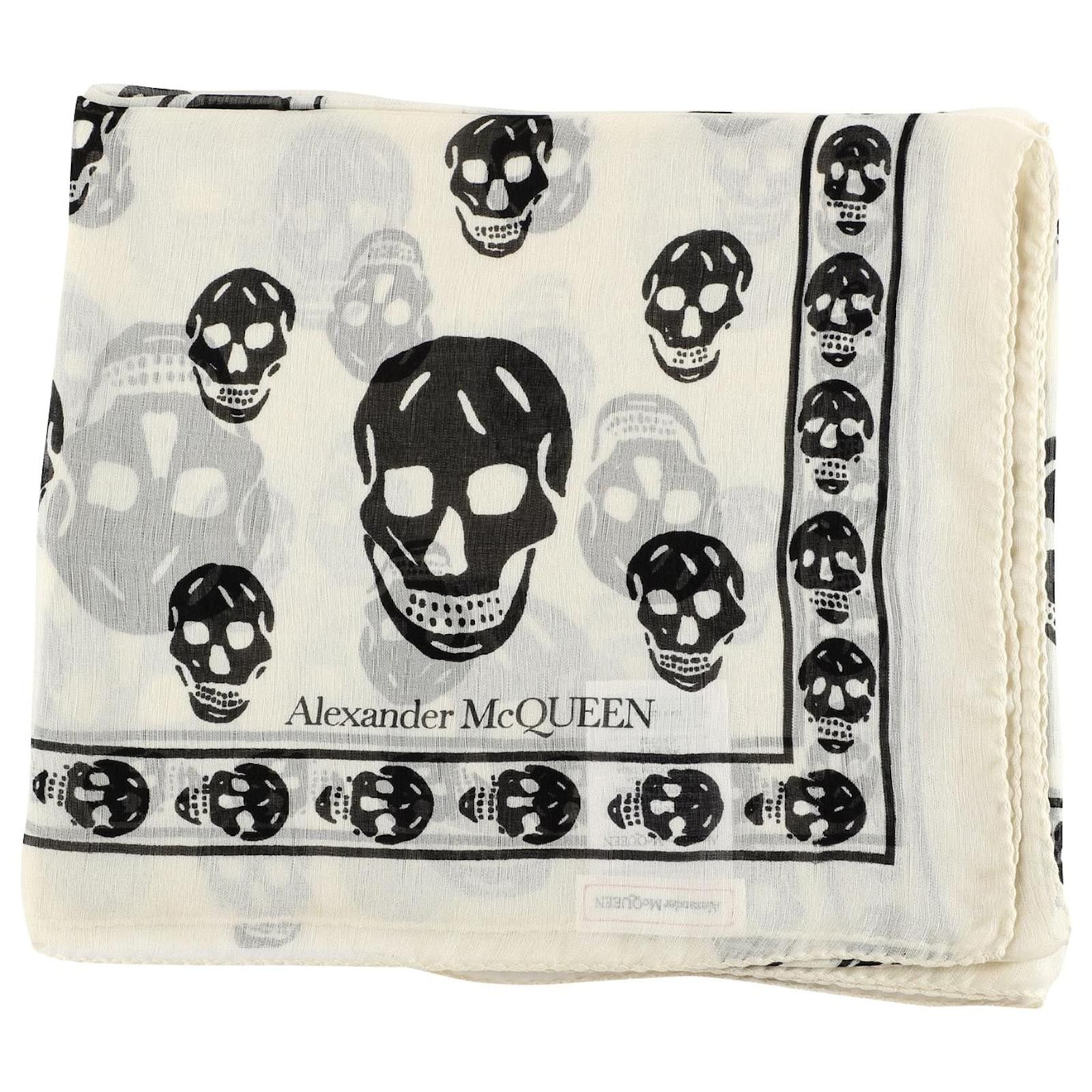 Alexander McQueen o1y0325 Size: OS / Scarve in White & Black Size ONE SIZE - 4 Thumbnail