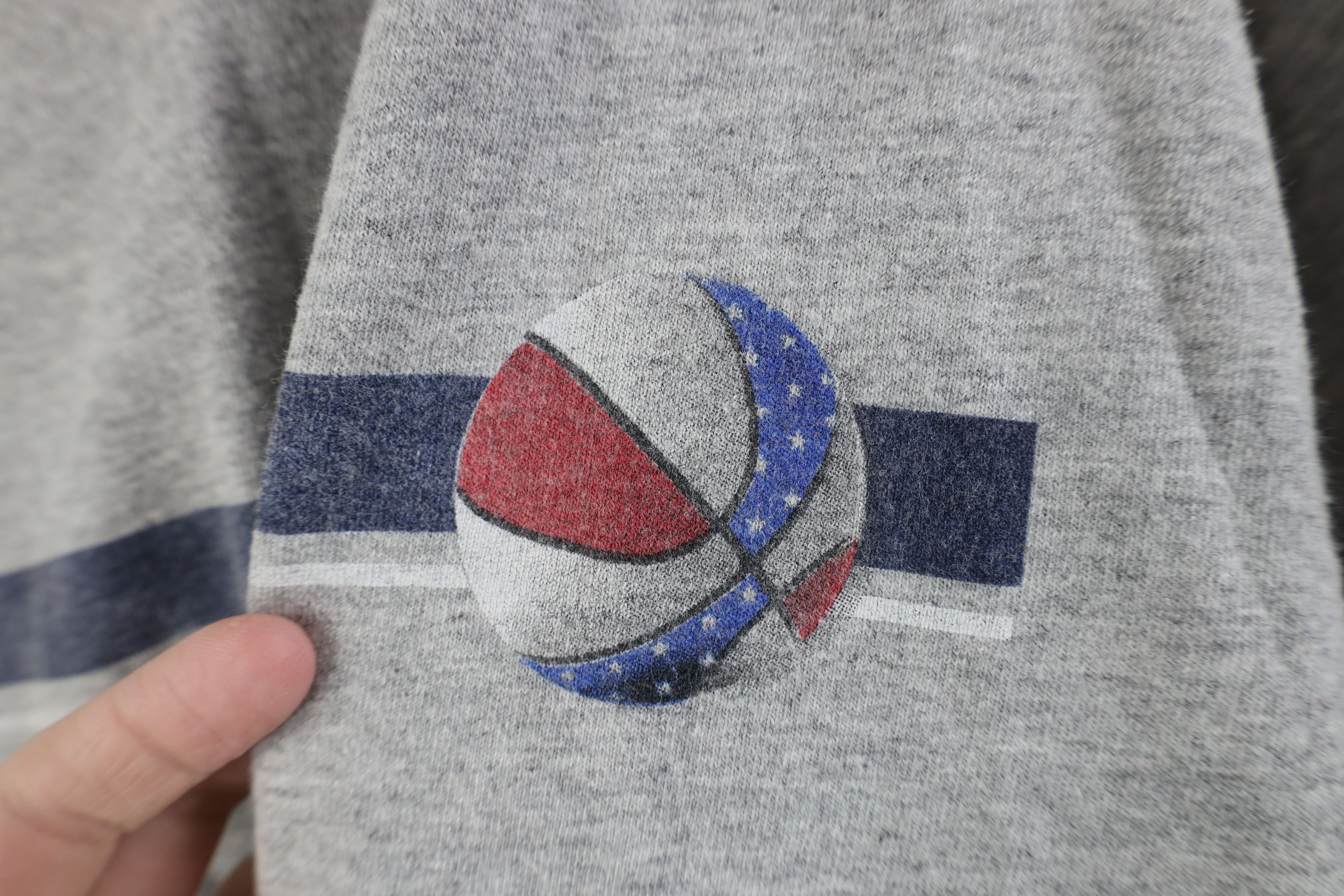 Vintage Vintage 90s Spell Basketball Classic American Sport T-Shirt Size US L / EU 52-54 / 3 - 6 Thumbnail