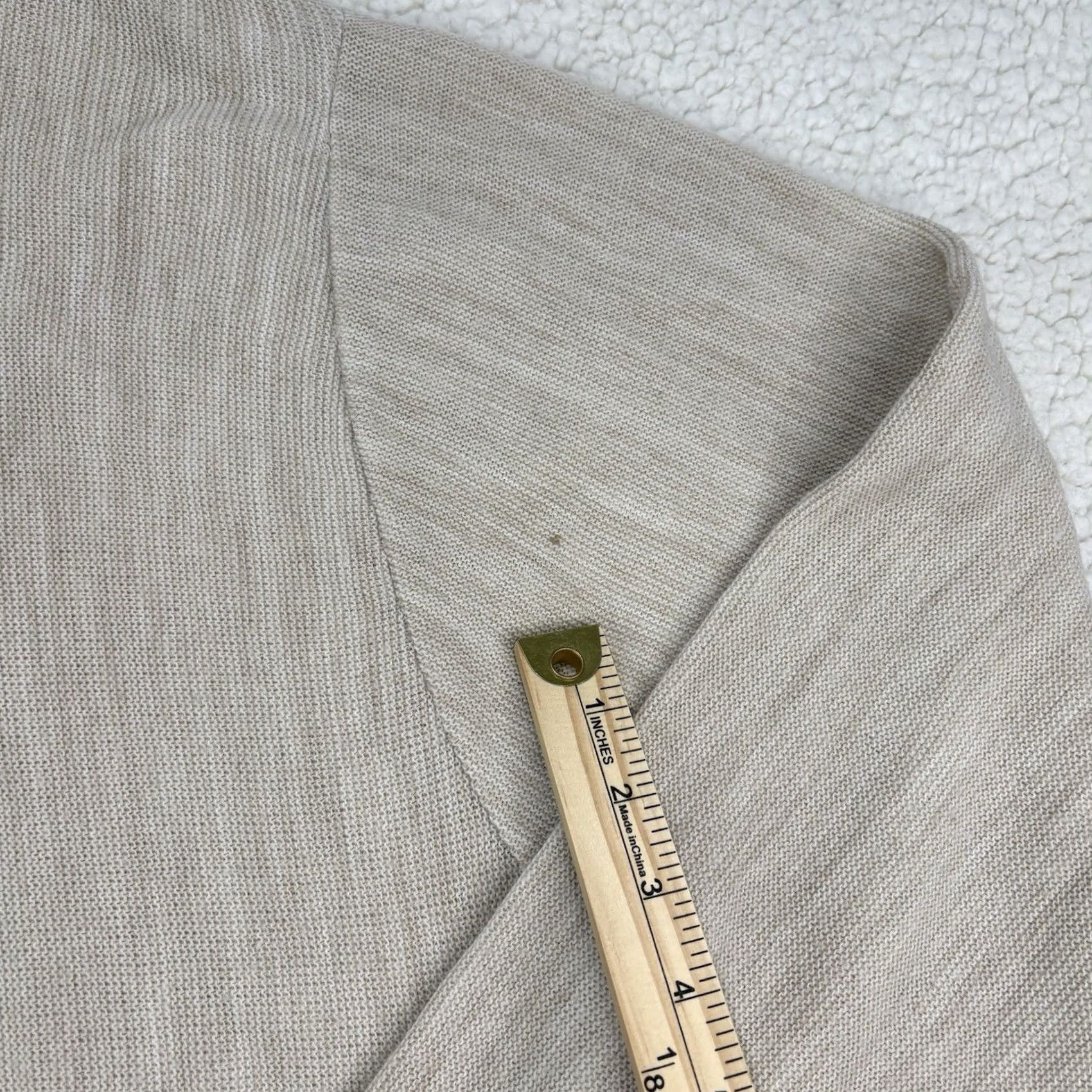 Izod VINTAGE IZOD Sweater Mens 2XL Pullover V-Neck Acrylic Golf Crest USA Oatmeal Beige Size US XXL / EU 58 / 5 - 7 Thumbnail