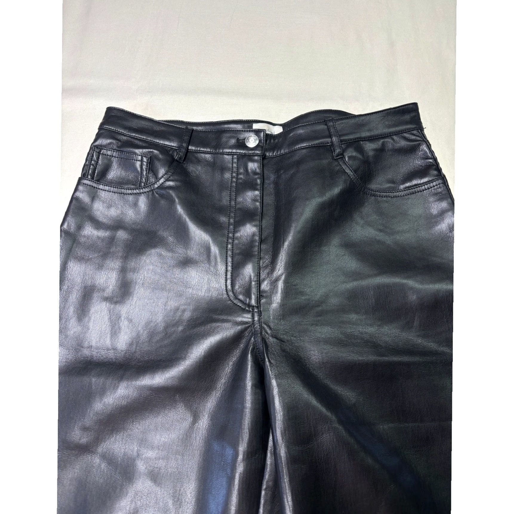 Vintage VINTAGE? Wilfred Aritzia Black Vegan Leather Pants Wide-Leg High Waisted 12 W32 L28 Women Dress Pants Pockets Zip Button Solid Black Modern Minimalist Size 34" / US 12 / IT 48 - 2 Thumbnail