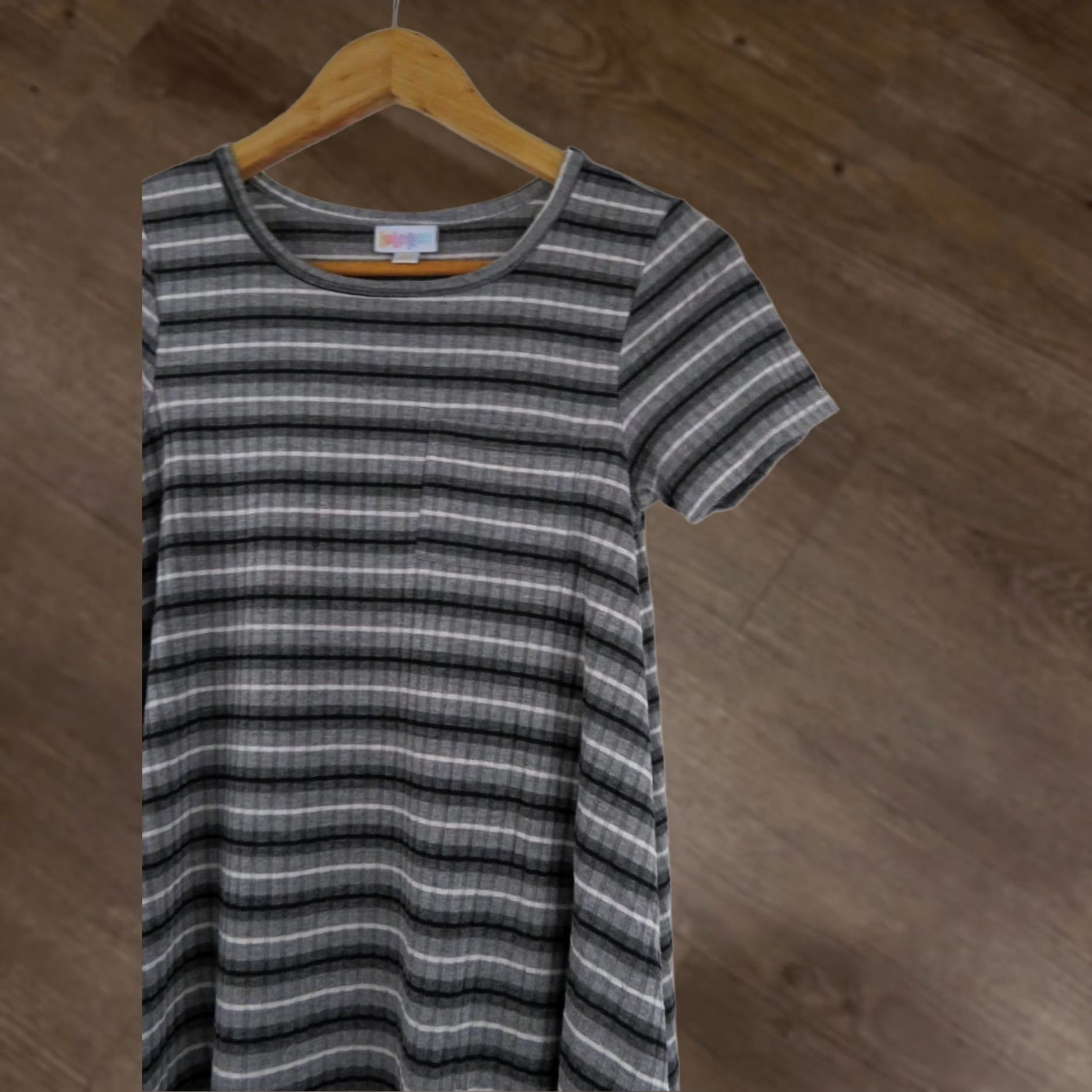 Vintage LuLaRoe Carly Dress 2XS Striped Gray White High Low Swing Dress Women Size XXS / US 00 / IT 34 - 1 Thumbnail