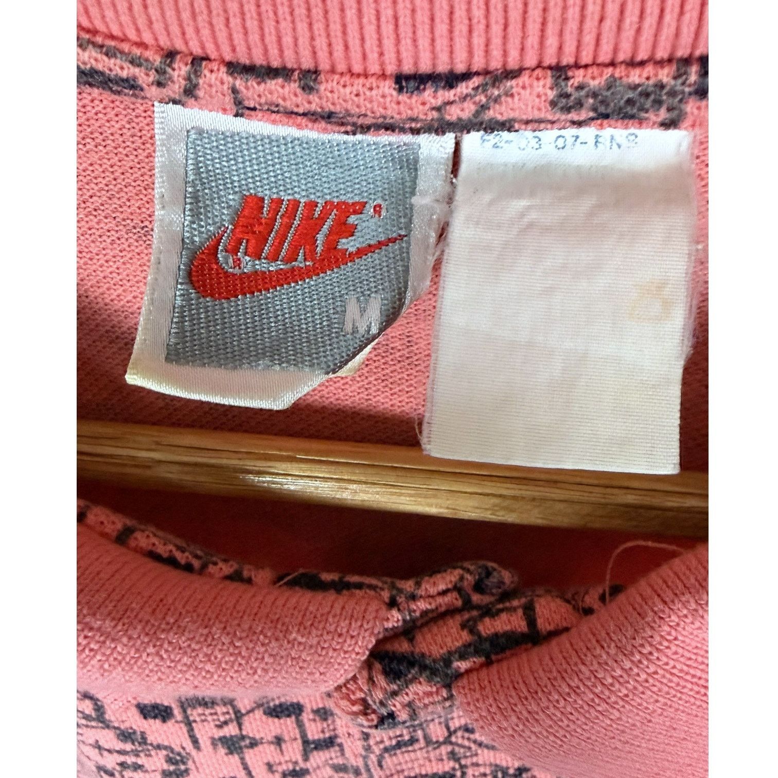 Nike Vintage Nike Polo Shirt Pink Abstract Pattern Geometric Sz M Size US M / EU 48-50 / 2 - 5 Thumbnail