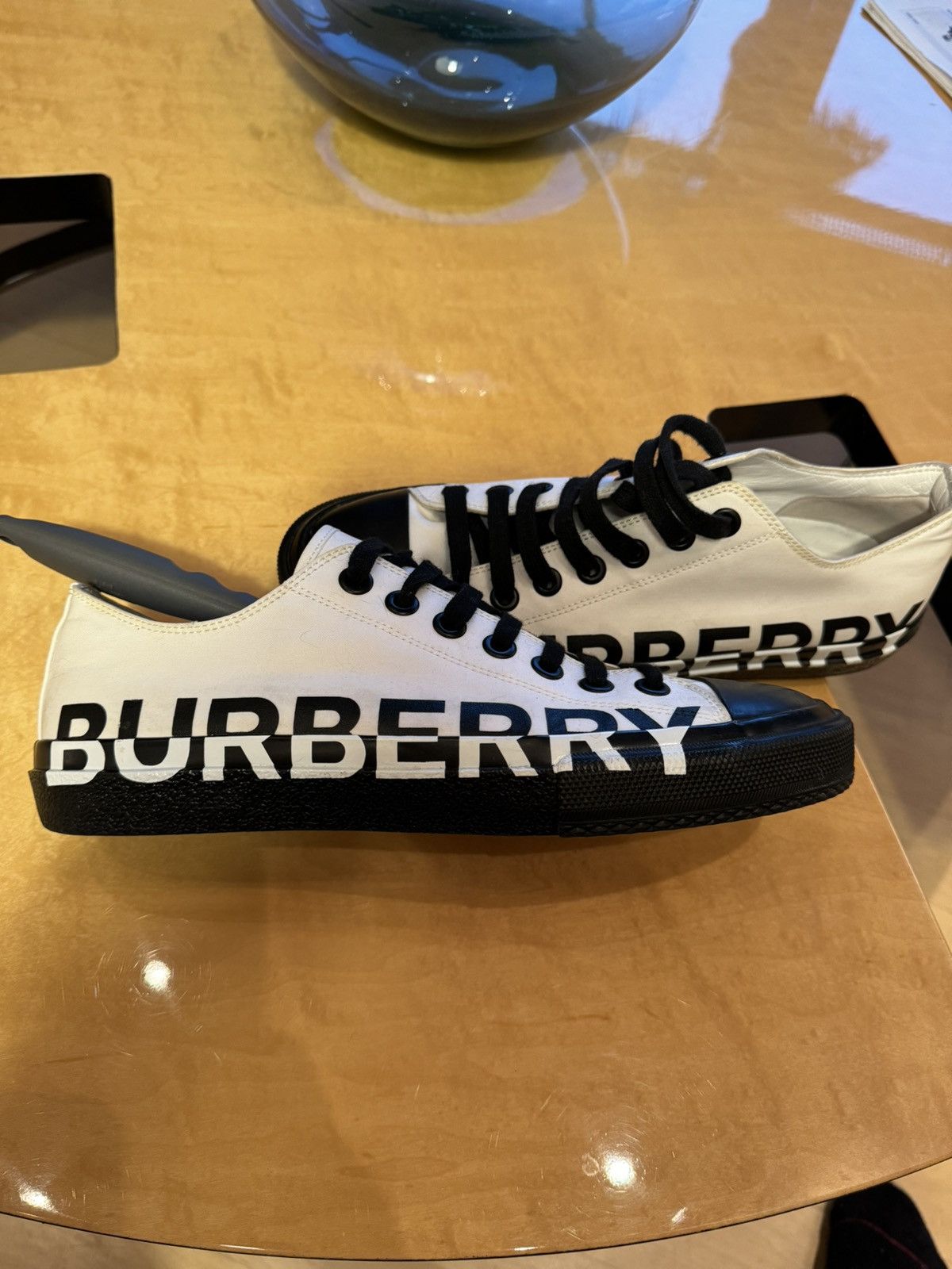 Burberry Burberry Logo Shoes Size US 8.5 / EU 41-42 - 1 Thumbnail