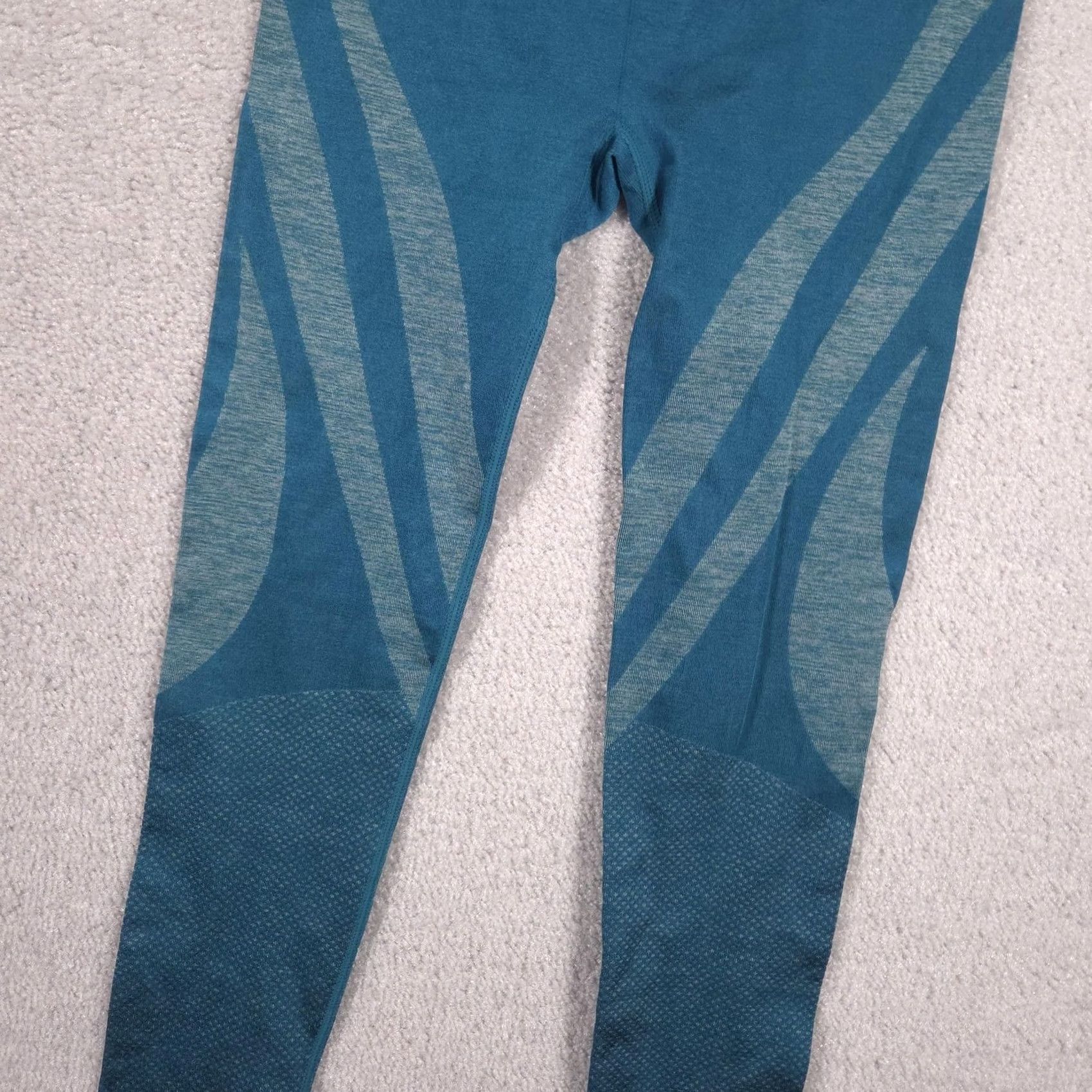 Fabletics VINTAGE Fabletics Leggings Womens S Blue Seamless High Rise Ankle Yoga Athletic Size 28" / US 6 / IT 42 - 4 Thumbnail