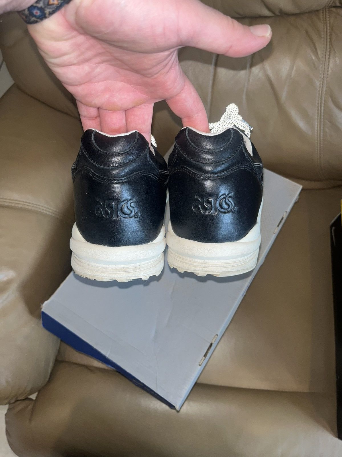 Asics × Kith Kith Asics Gel Saga Size 13 Mens Ronnie Fieg Runners Sneaker Size US 13 / EU 46 - 4 Thumbnail