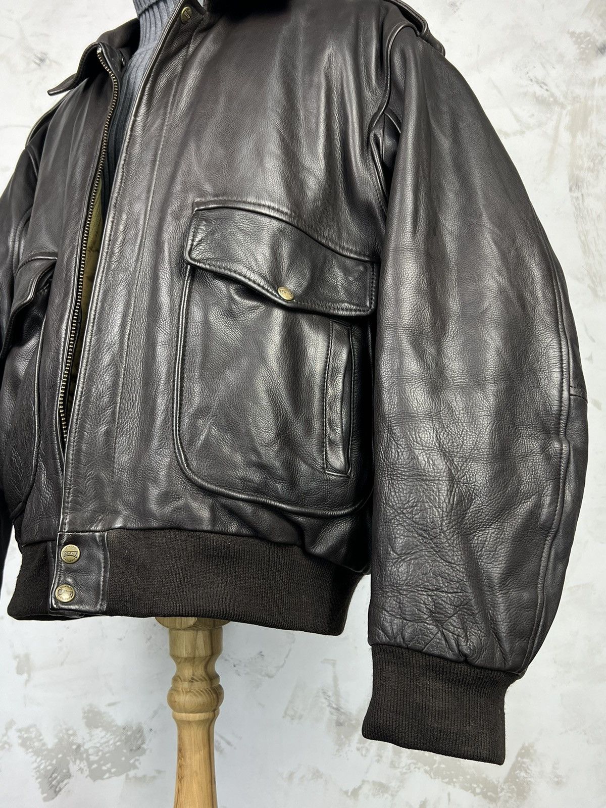 Vintage Vintage Redskins Air Force Bomber Leather Jacket Size XL-XXL Size US XXL / EU 58 / 5 - 5 Thumbnail
