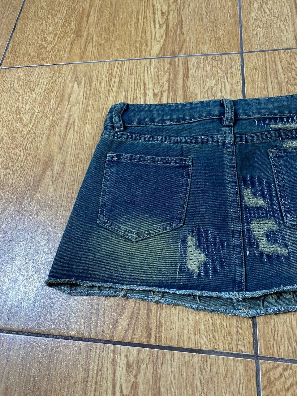 Japanese Brand × Vintage Y2K Vintage Topshop Distressed Denim Mini Skirt Size 34" / US 12 / IT 48 - 4 Thumbnail