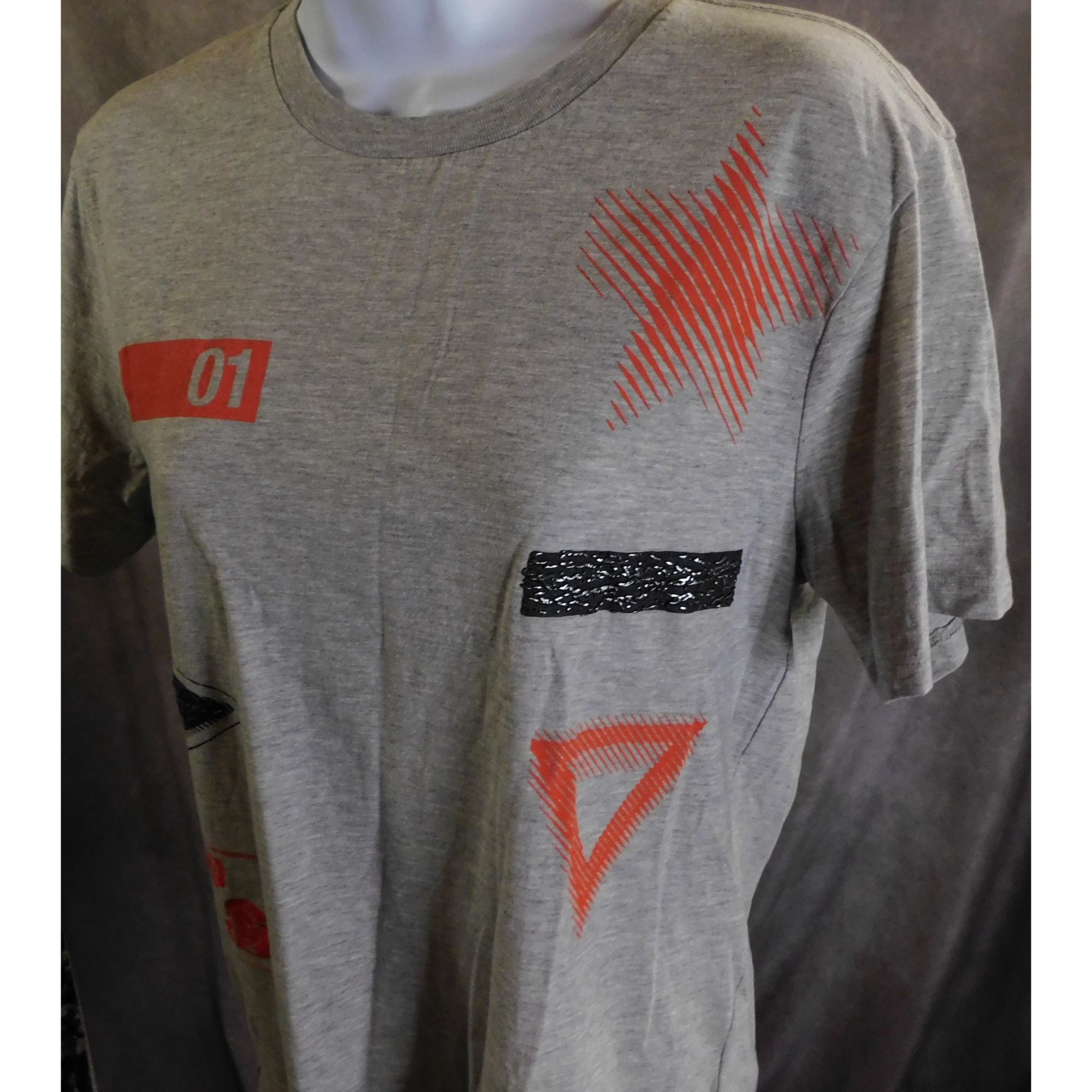 Guess Guess Military Emblem Grey Crew Tee NWT Size US S / EU 44-46 / 1 - 2 Thumbnail