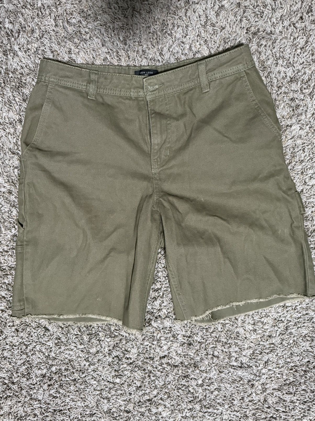 New Look New Look Raw Hem Relaxed Carpenter Shorts in Khaki Size US 32 / EU 48 - 6 Thumbnail