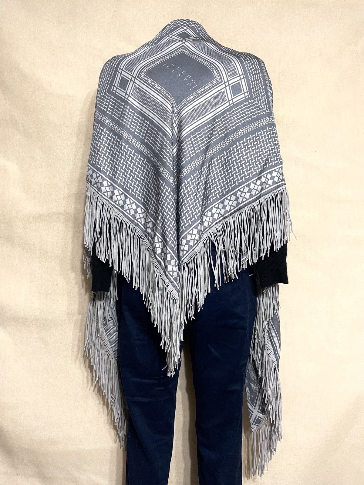 Vintage Mucho Gusto grey geometric silk scarf Size ONE SIZE - 2 Thumbnail