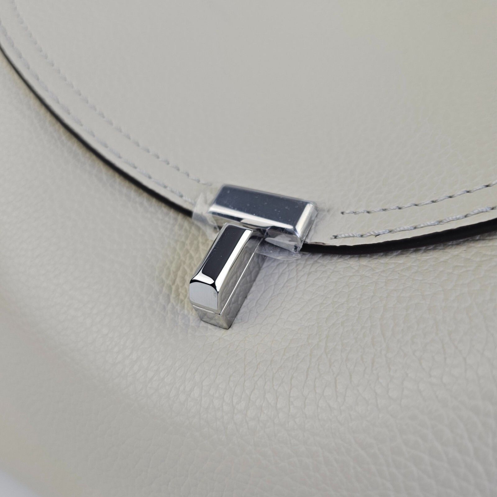 Toteme TOTEME T-Lock Milk White Leather Top Handle Bag New Size ONE SIZE - 5 Thumbnail