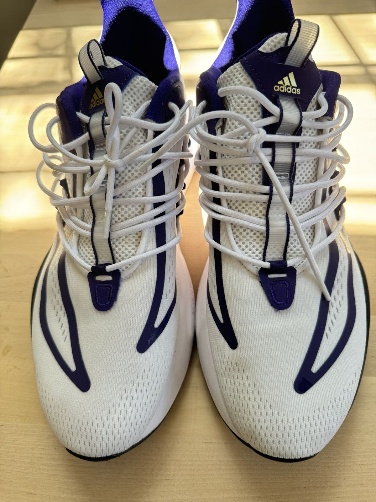 Adidas Adidas Alphaboost V1 Washington Huskies Size US 12 / EU 45 - 7 Thumbnail