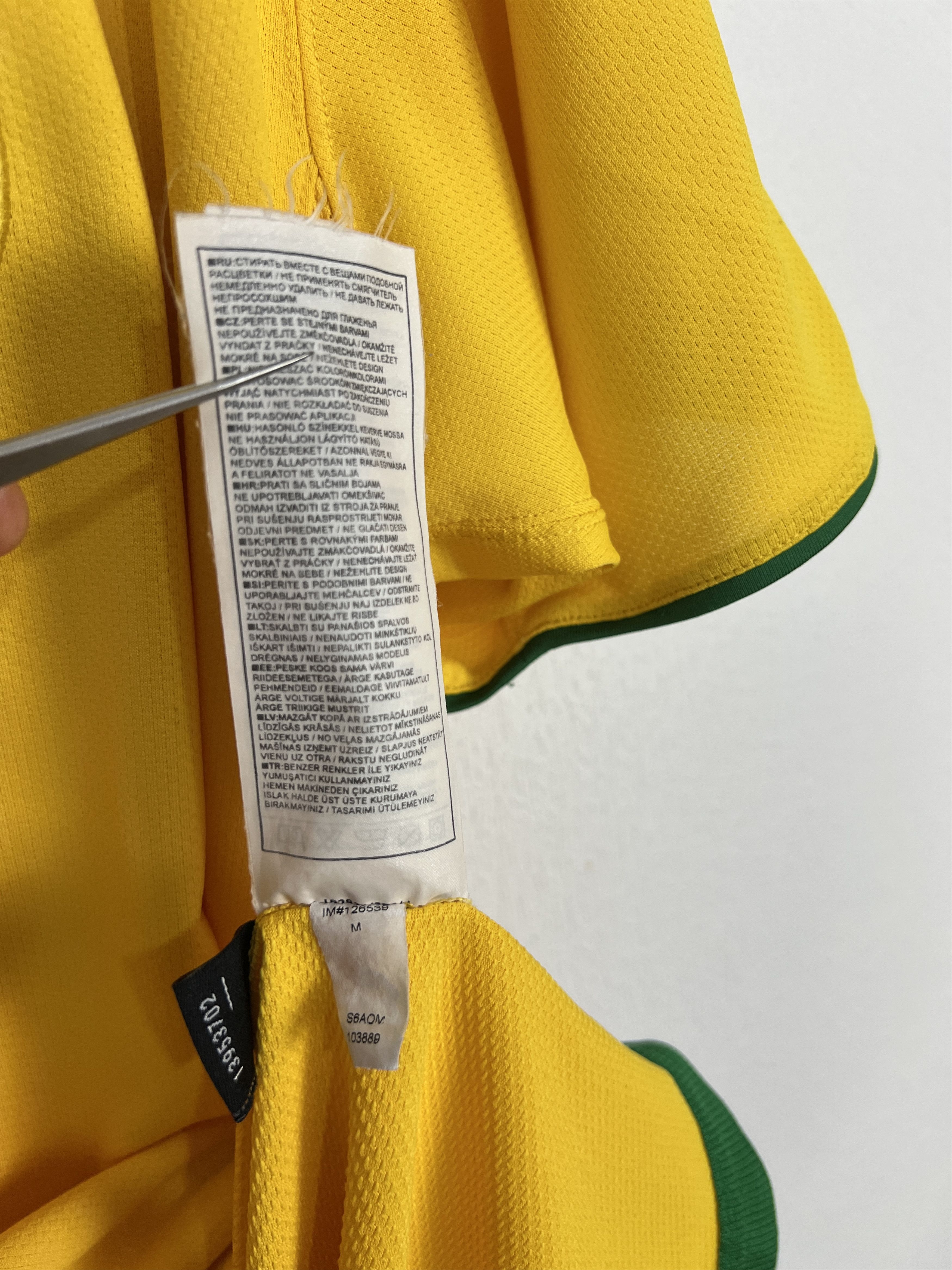 Nike Brazil Home football shirt 2006 Soccer Nike Jersey Trikot Size US XL / EU 56 / 4 - 8 Thumbnail