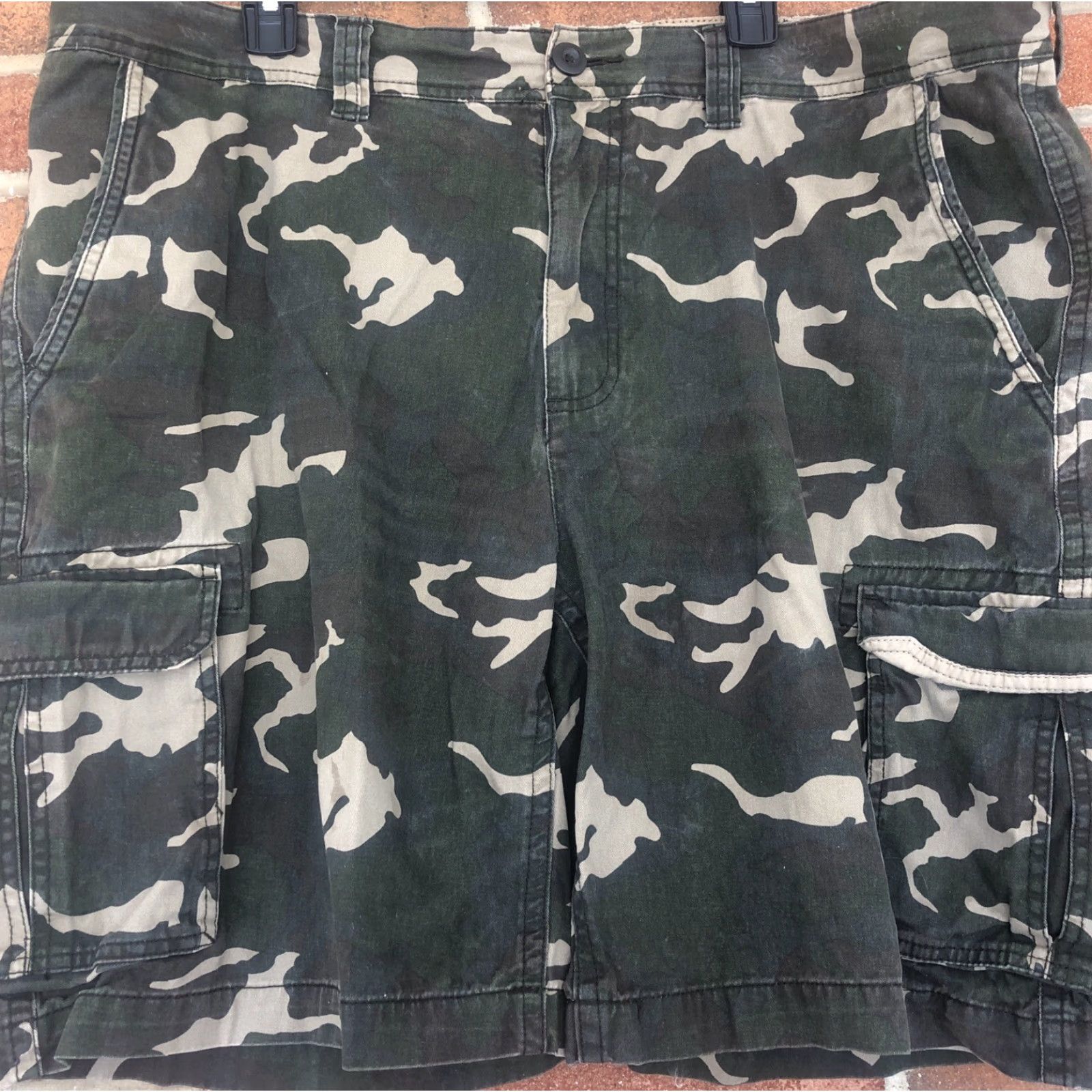 Vintage St. John’s Bay Cargo Shorts Camouflage Green Beige Brown Size 44 Men’s Regular Pockets Cotton Spandex Camouflage Pattern Casual Cargo / Men Size US 44 / EU 60 - 2 Thumbnail