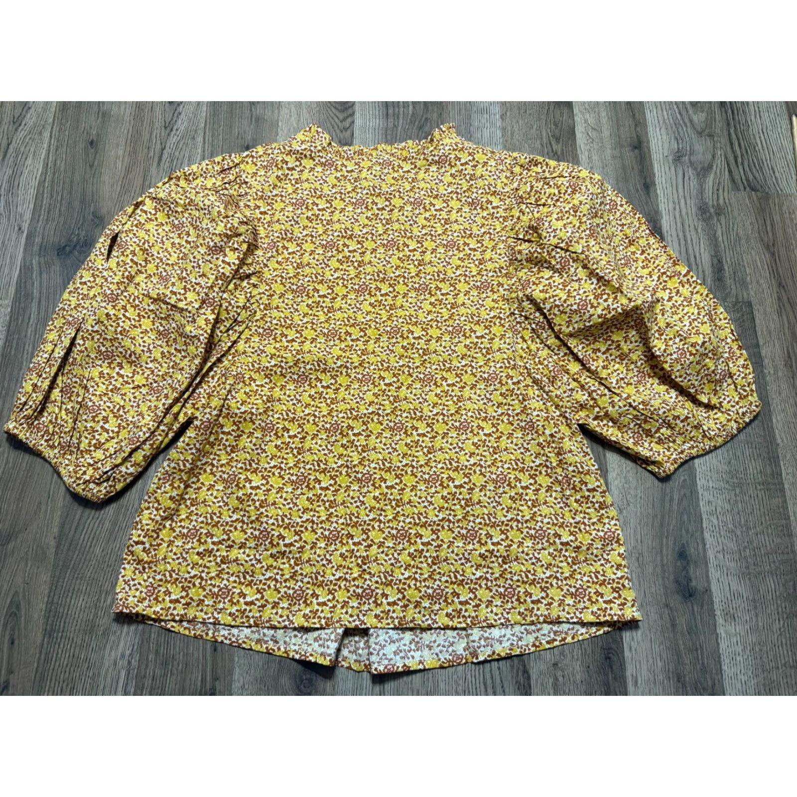 Vintage Universal Thread Blouse Women's Medium Yellow Floral 3/4 Sleeve V-neck Muslin Cotton Rayon Modern Worded? Size M / US 6-8 / IT 42-44 - 2 Thumbnail