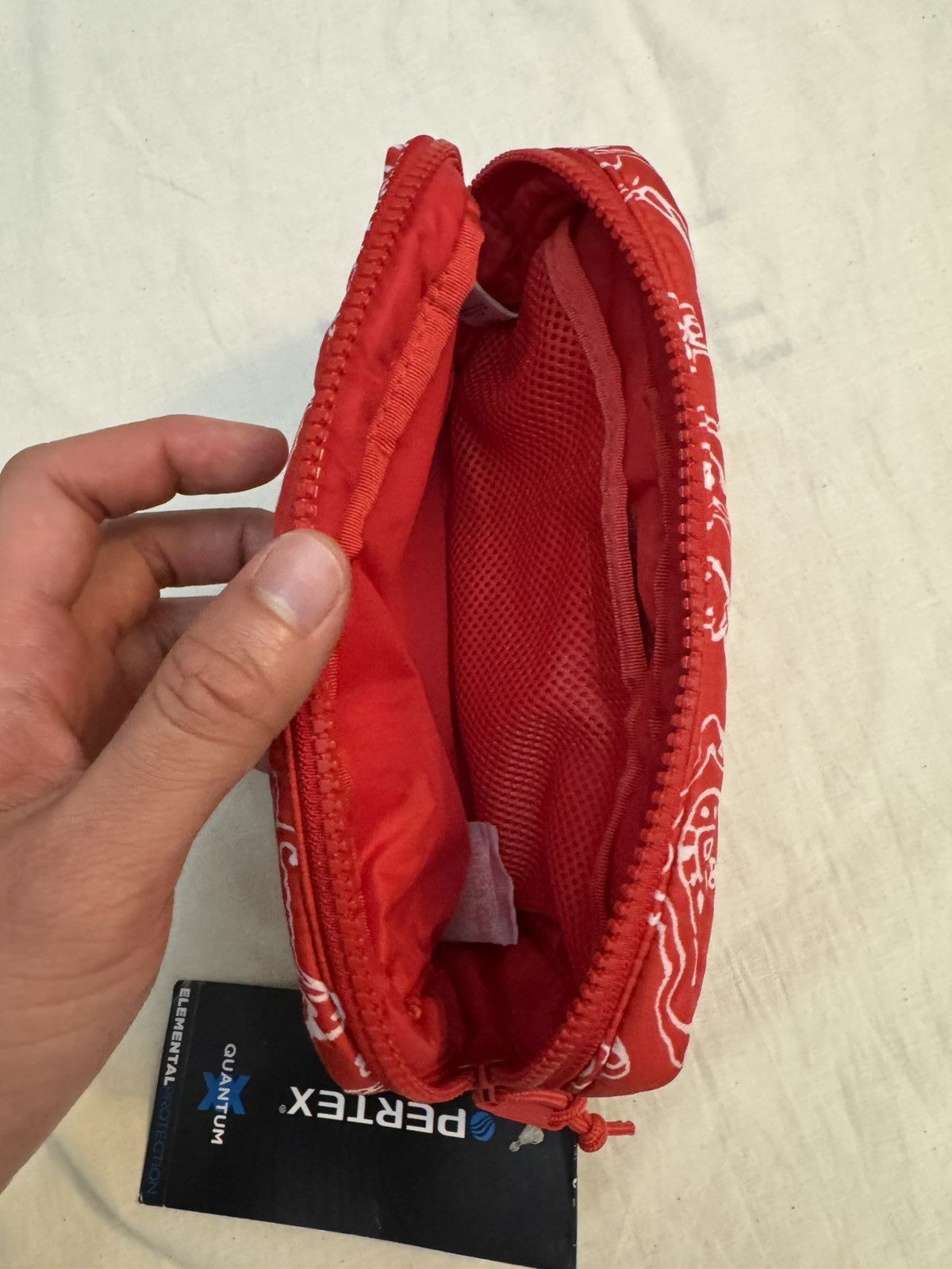 Supreme Supreme Puffer Pouch 'Red Paisley' Size ONE SIZE - 8 Thumbnail
