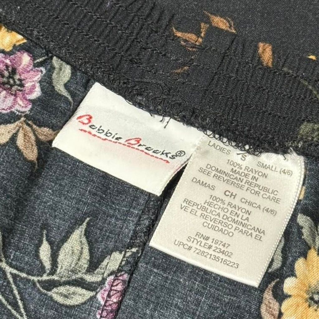 Other VINTAGE Cottage core vibes Black floral skirt Size 28" / US 6 / IT 42 - 7 Thumbnail
