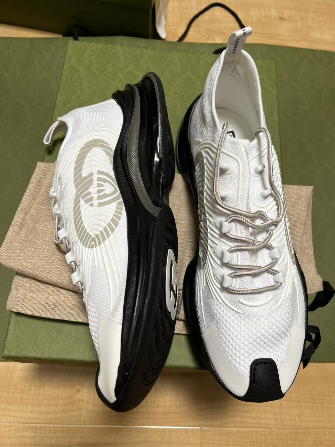 Gucci Gucci Run White Black Size US 13 / EU 46 - 2 Thumbnail