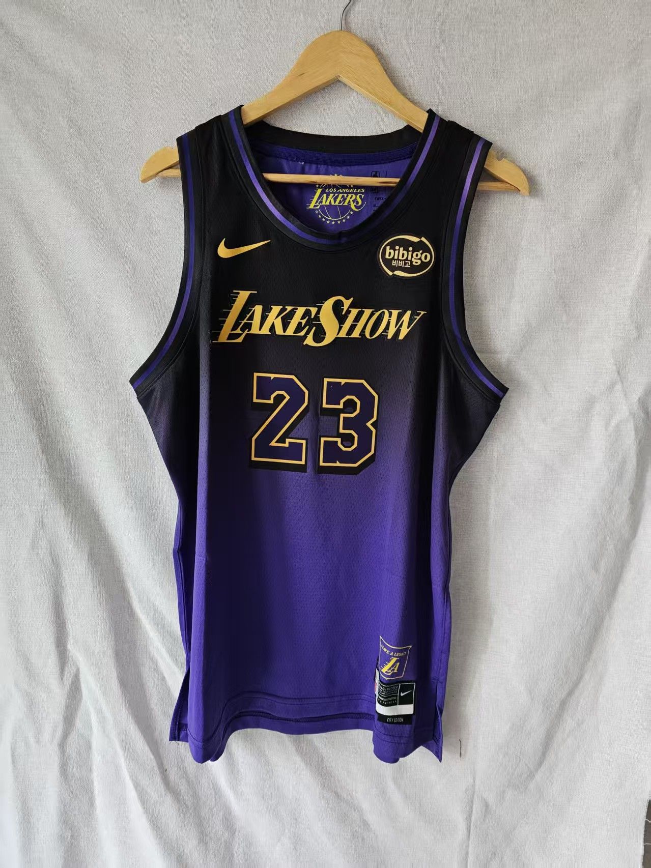 NBA Los Angeles Lakers 23 LeBron James Jersey Purple Size US XL / EU 56 / 4 - 1 Thumbnail