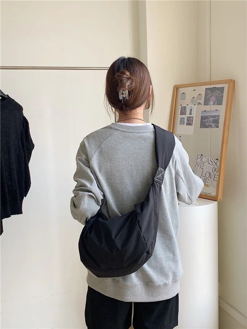 image of Large Capacity Casual Nylon Crossbody Dumpling Bag in Black, Men's