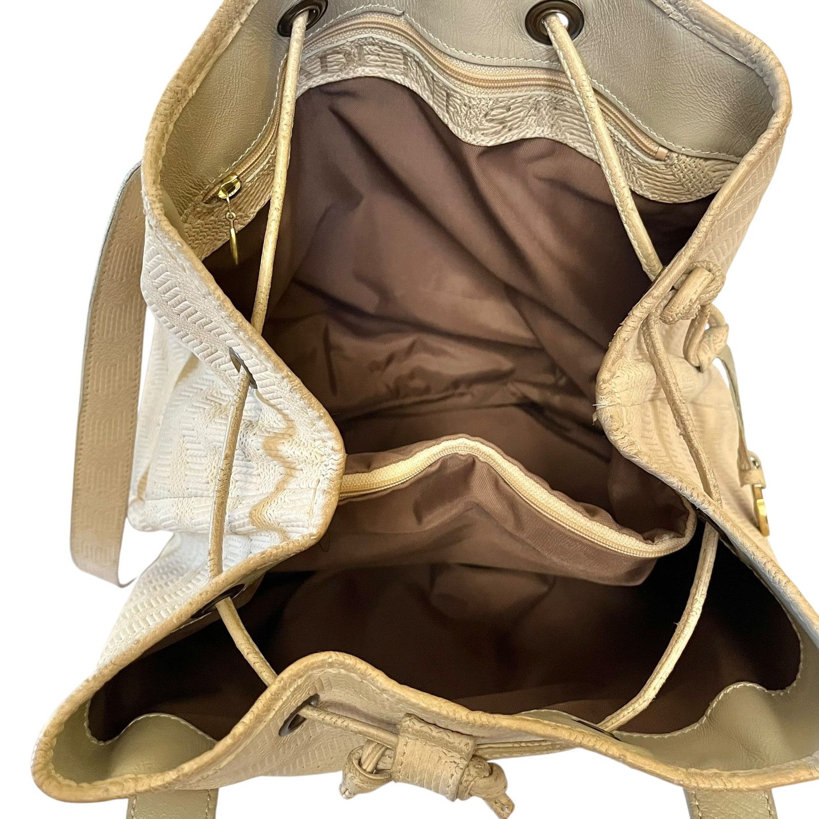 BRAHMIN × Vintage Brahmin Vintage Chevron Embossed Cream Leather Bucket Bag Size ONE SIZE - 5 Thumbnail