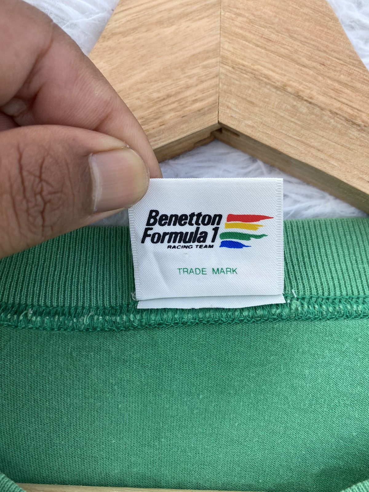 United Colors Of Benetton Rare United Colors of Benetton Spellout Big Logo Tshirt Size US L / EU 52-54 / 3 - 9 Thumbnail