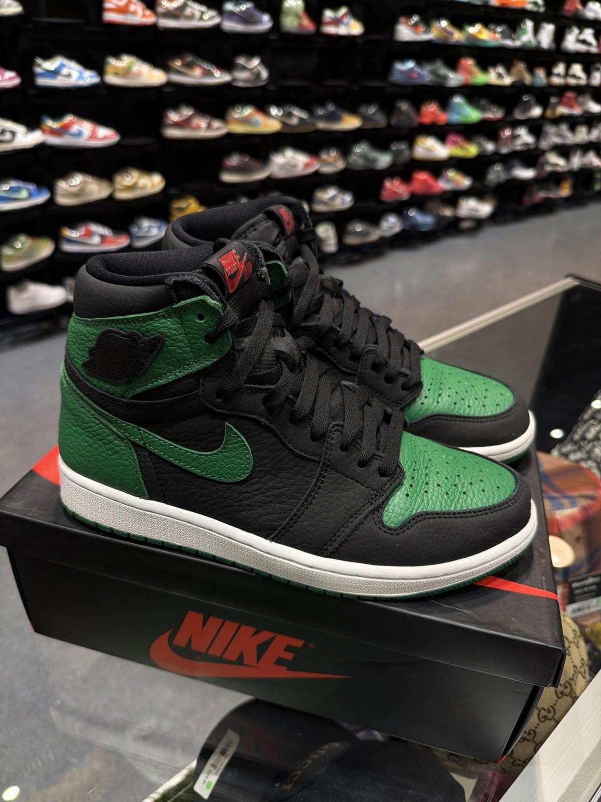 Jordan Brand Size 8.5 - Jordan 1 Retro OG High Pine Green 2.0 555088 030 Size US 8.5 / EU 41-42 - 4 Thumbnail