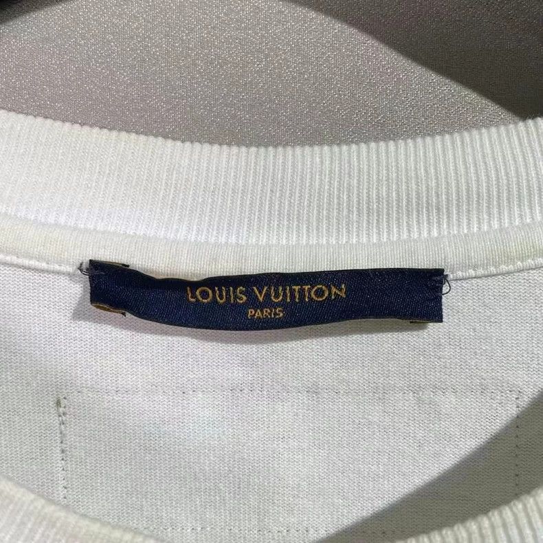 Louis Vuitton Louis Vuitton White Snow Mountain Melts Back Logo Short Sl Size US XL / EU 56 / 4 - 7 Thumbnail