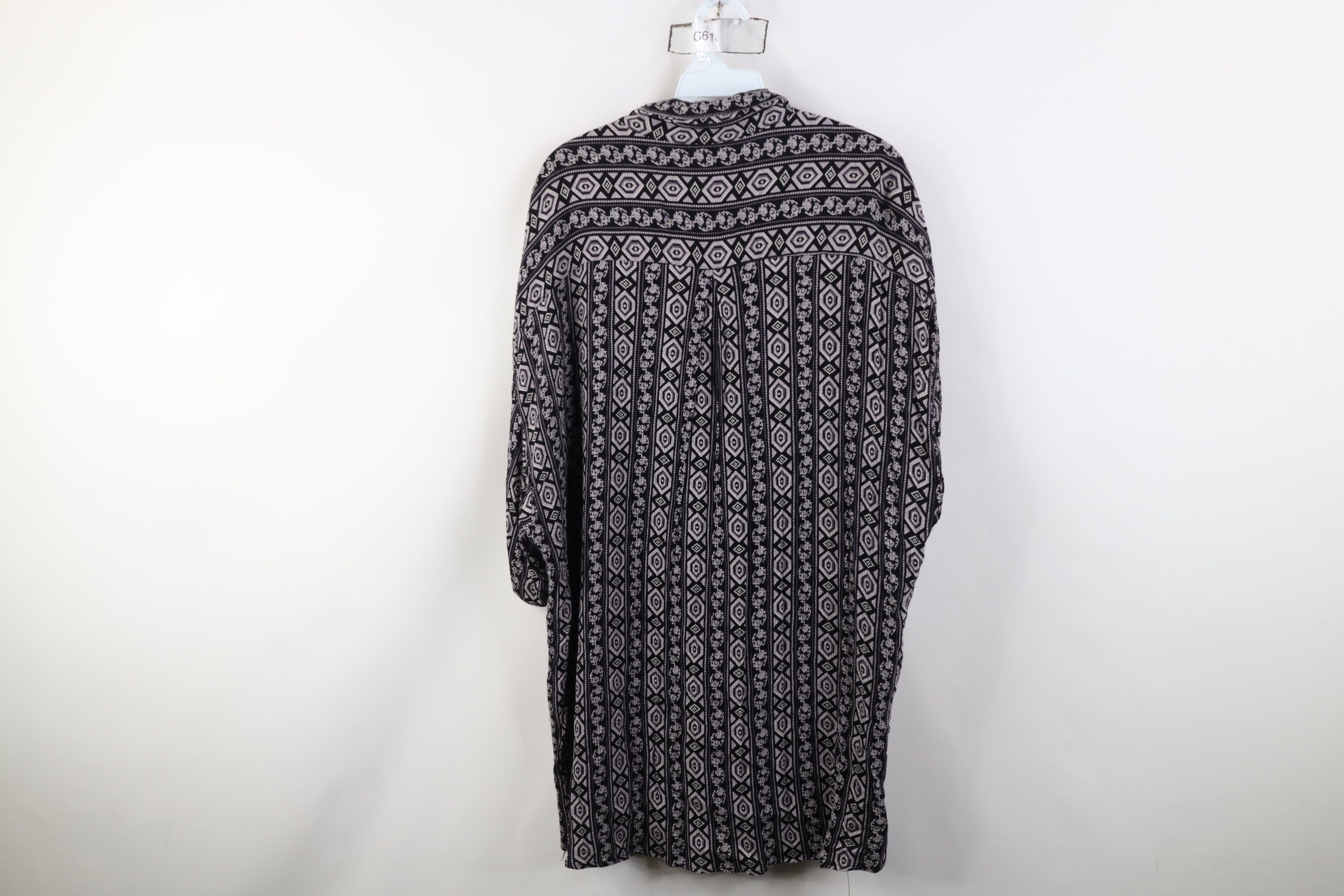 Vintage Vintage 90s Streetwear Knit Flower Geometric Button Shirt US Size US XL / EU 56 / 4 - 9 Thumbnail