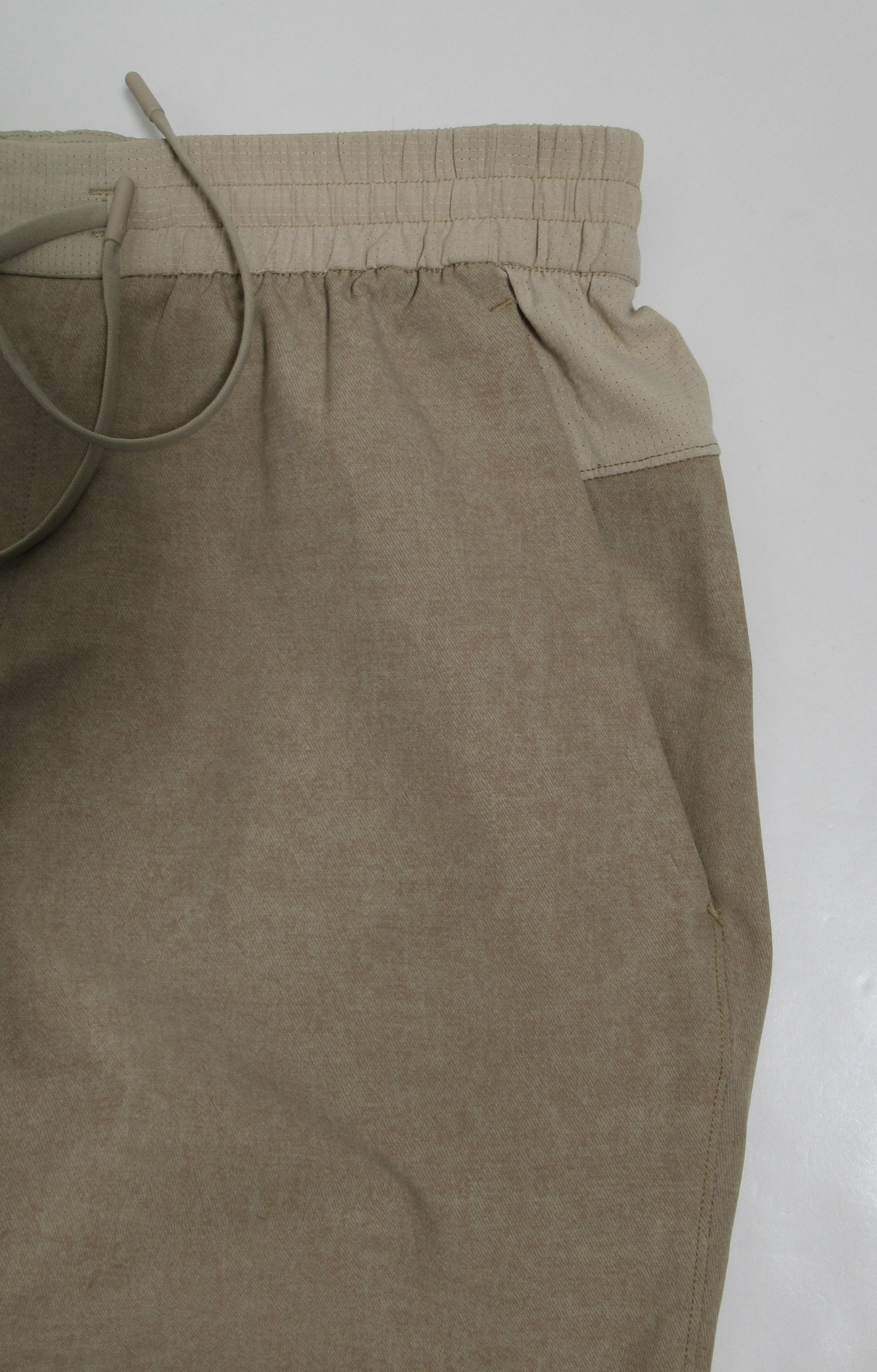 Lululemon Lululemon Men's License To Train Pant *30" Trench Size L Size US 35 - 6 Thumbnail