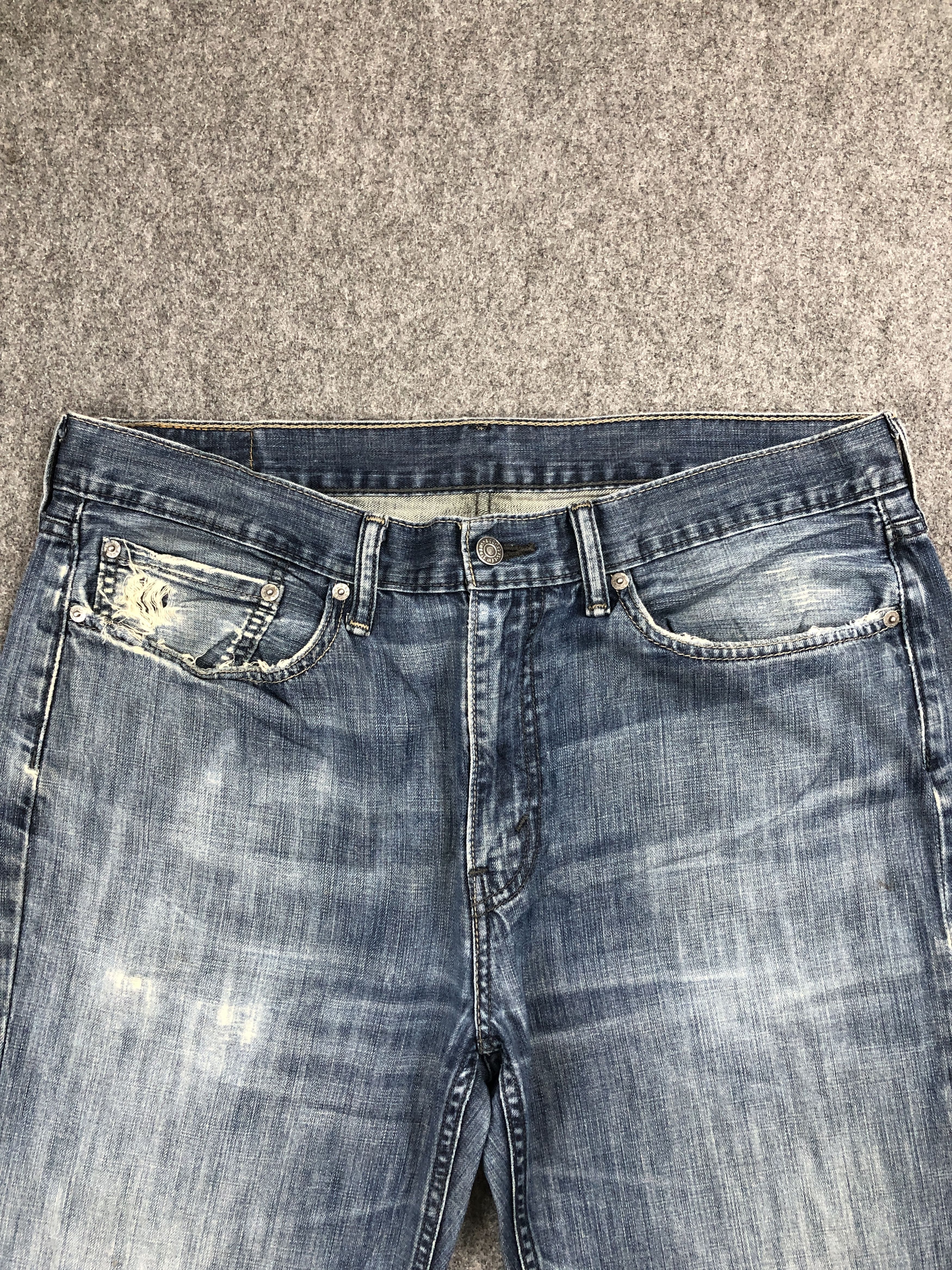 Levi's Vintage Levis 514 Lightwash Blue Jeans DP2290 Size US 37 - 2 Thumbnail