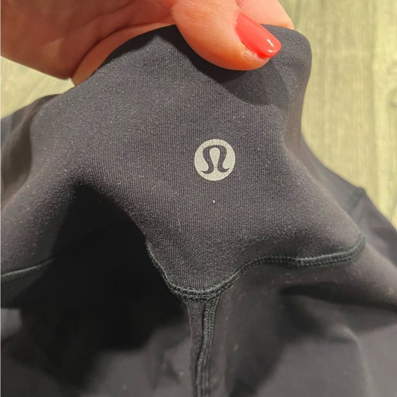 Vintage Lululemon Wunder Train Capri Leggings Stretch Black Size 6 Size 28" / US 6 / IT 42 - 4 Thumbnail