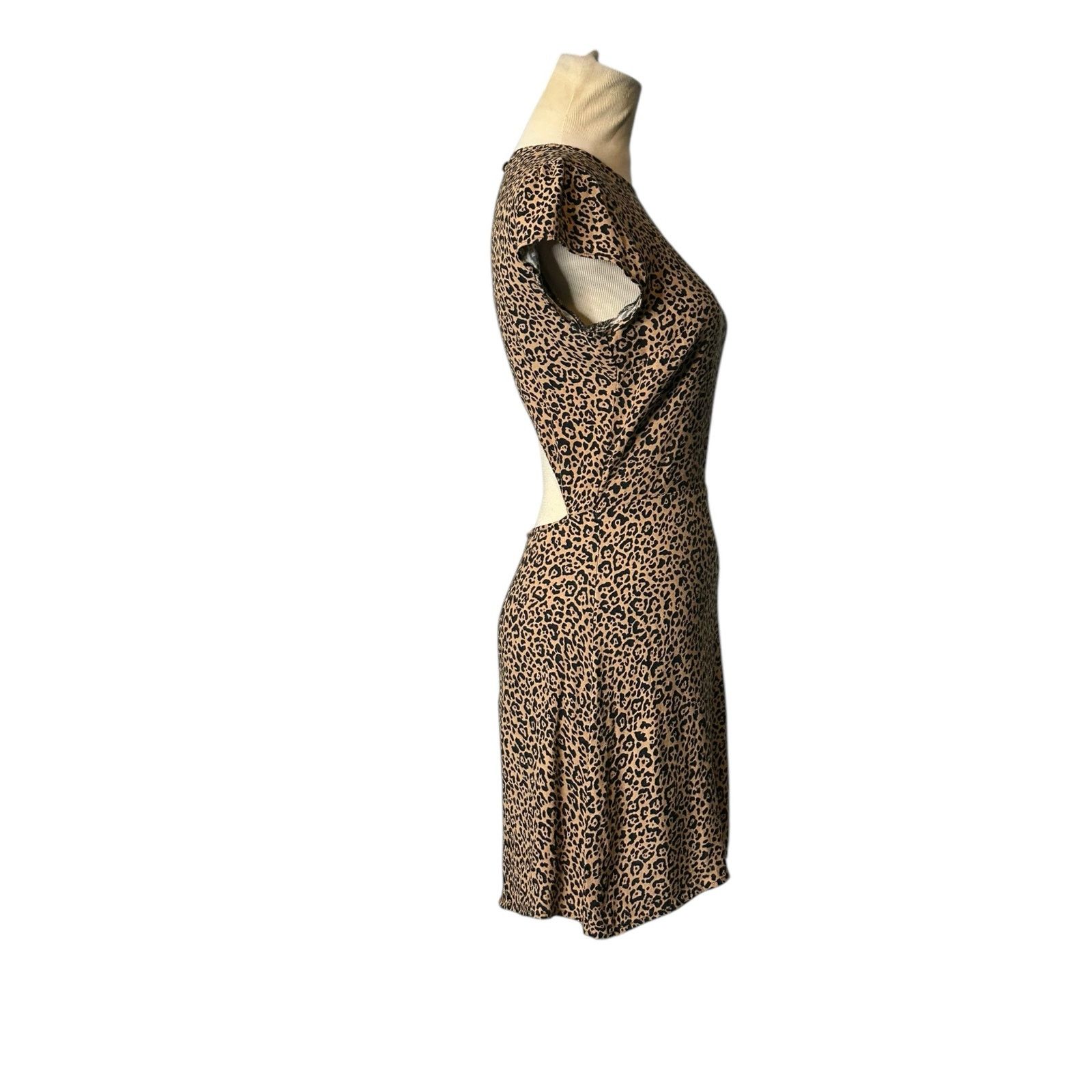 Reformation Reformation Lena Leopard Print Mini Dress size 2 Size XS / US 0-2 / IT 36-38 - 12 Thumbnail