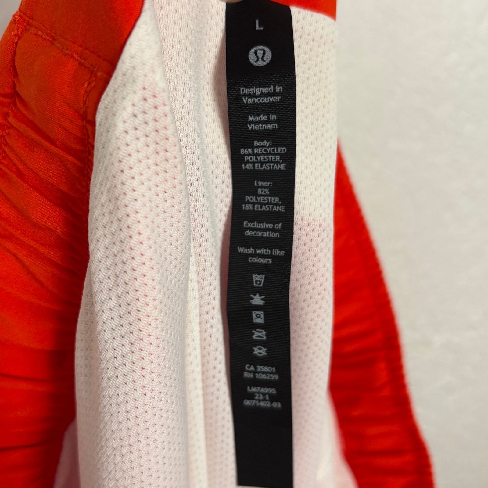 Lululemon Lululemon Men's Surge Lined Short 6" Updated Size Large Size US 30 / EU 46 - 4 Thumbnail
