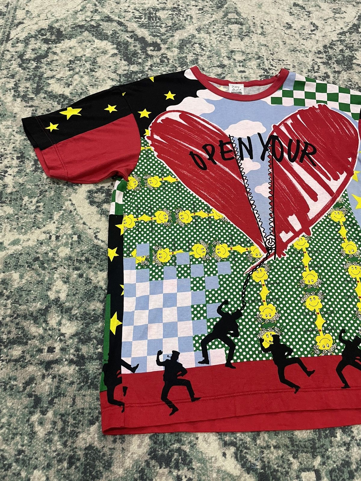 Moschino AW1996 Moschino “ Open Your Hearts‘’ T-Shirt Size Medium Size US M / EU 48-50 / 2 - 4 Thumbnail