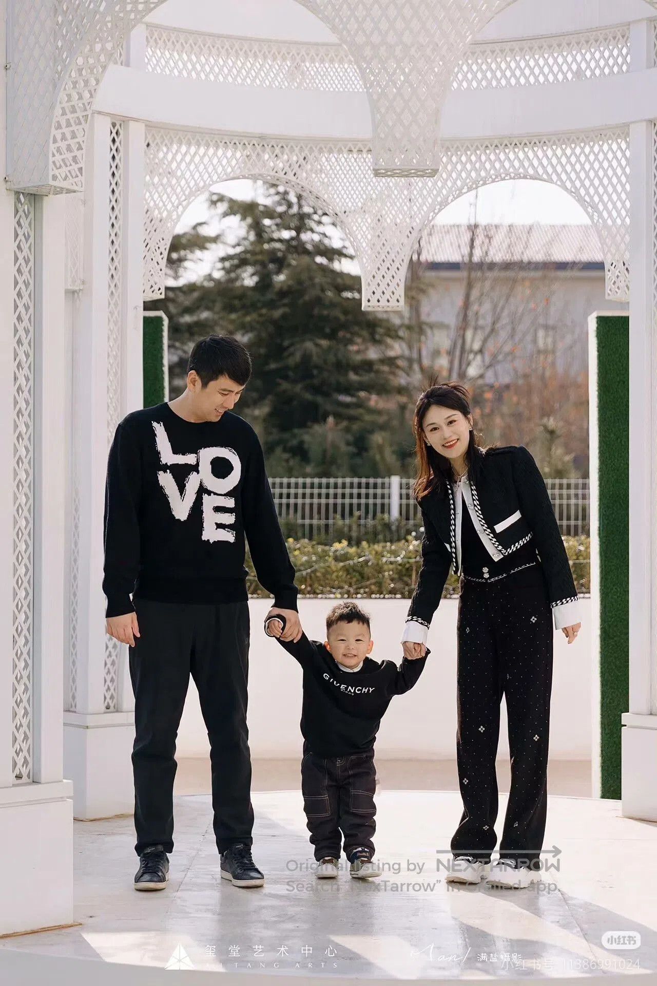 Burberry Burberry LOVE Sweater Black Wool Unisex. Size S / US 4 / IT 40 - 4 Thumbnail