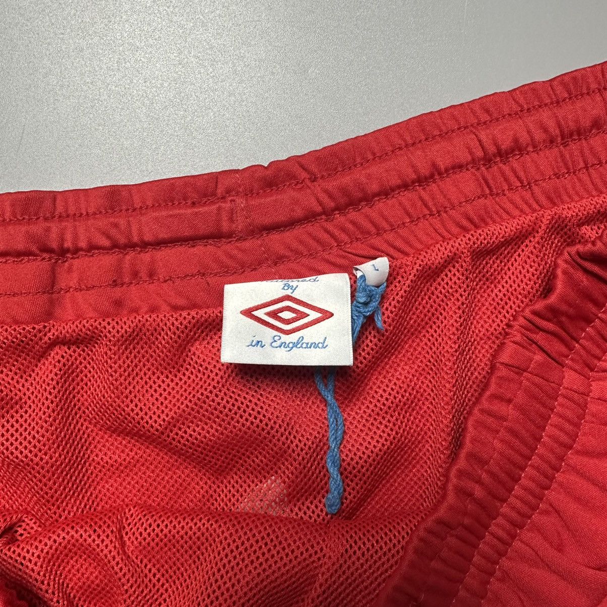 Umbro ENGLAND UMBRO 2010 WORLD CUP FOOTBALL TRAINING SHORTS Size US 37 - 4 Thumbnail