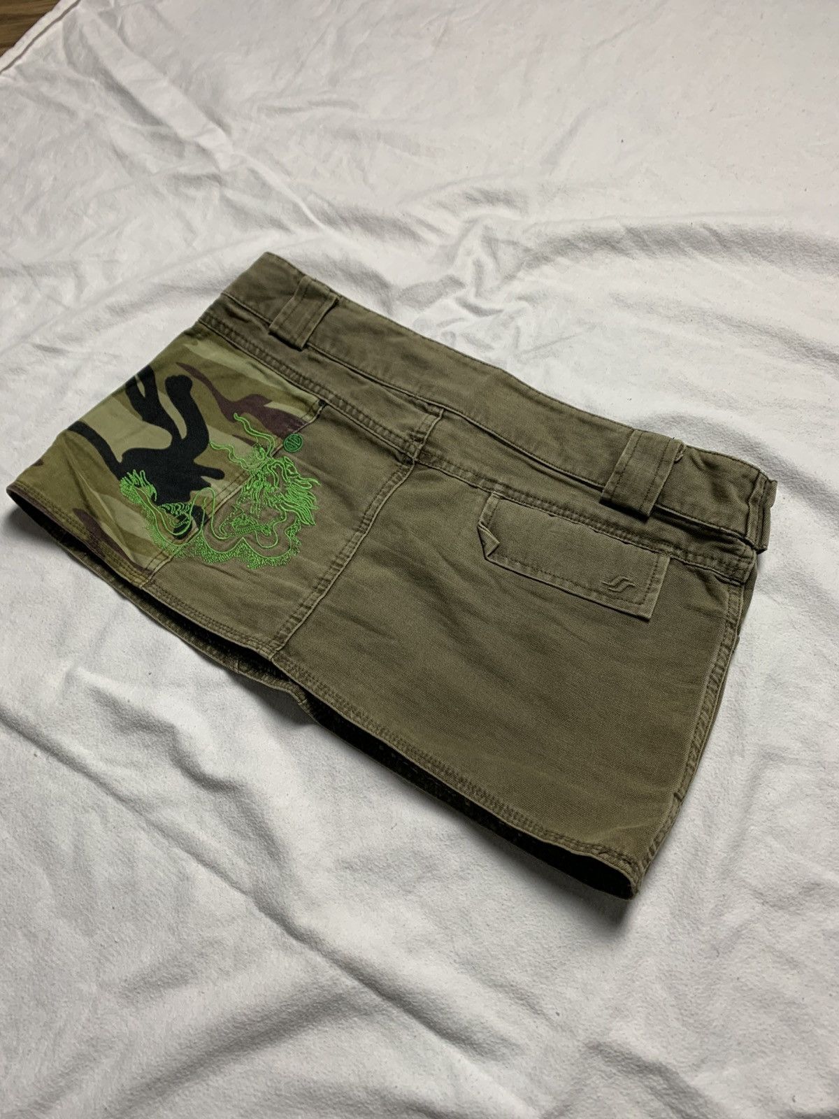 Japanese Brand × Vintage 2000S AVANT GARDE DRAGON PRINTED CAMO MINI SKIRT Size 31" - 3 Thumbnail