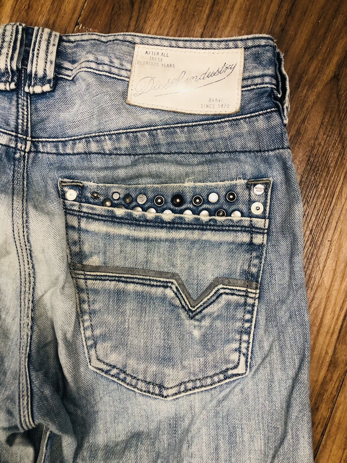 Diesel DIESEL Timmen W29 L32 Slim Bootcut Studded Jeans (38) Size US 29 - 19 Thumbnail