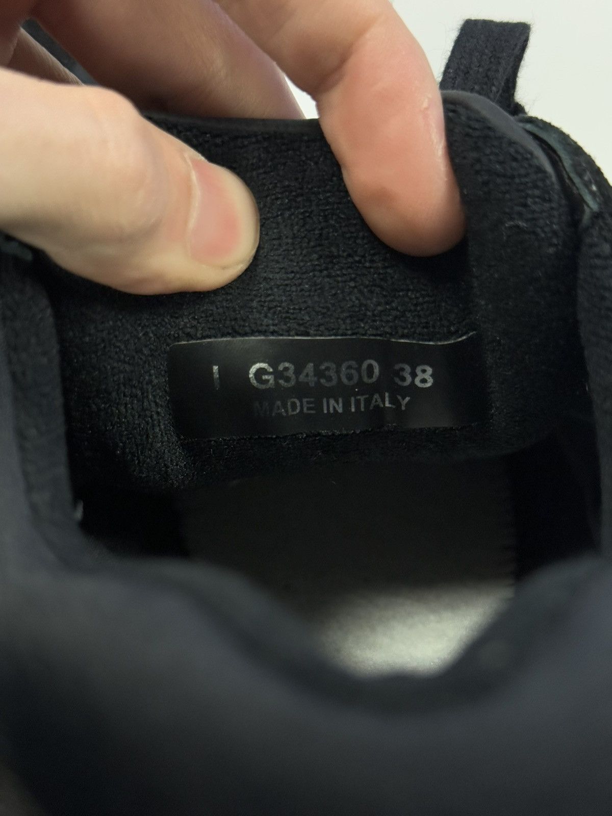 Chanel 38EU/8US - Chanel Interlocking CC Logo Suede Trainer Shoes Size US 8 / IT 38 - 14 Thumbnail