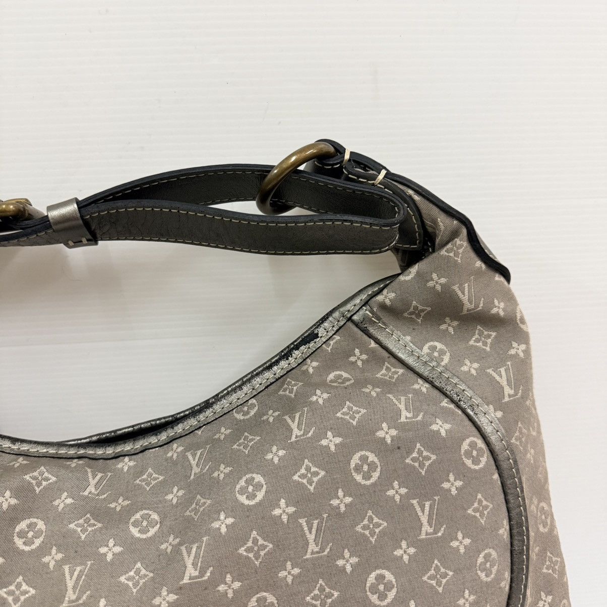 Louis Vuitton Louis Vuitton Minilin Silver Shoulder Hobo Bag Size ONE SIZE - 4 Thumbnail