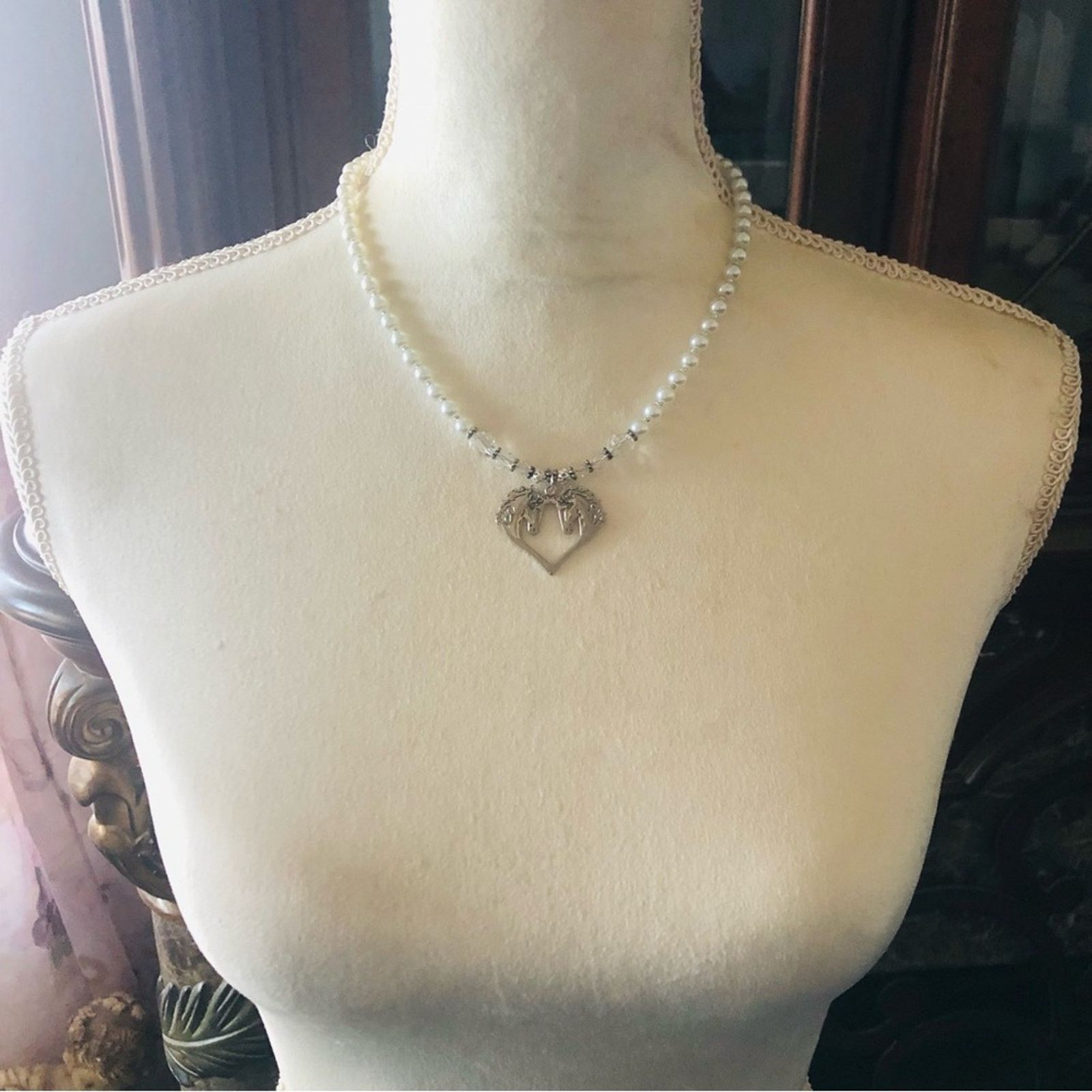 Handmade Handcrafted repurpose shiny silver horse love Pearl necklac Size ONE SIZE - 5 Thumbnail