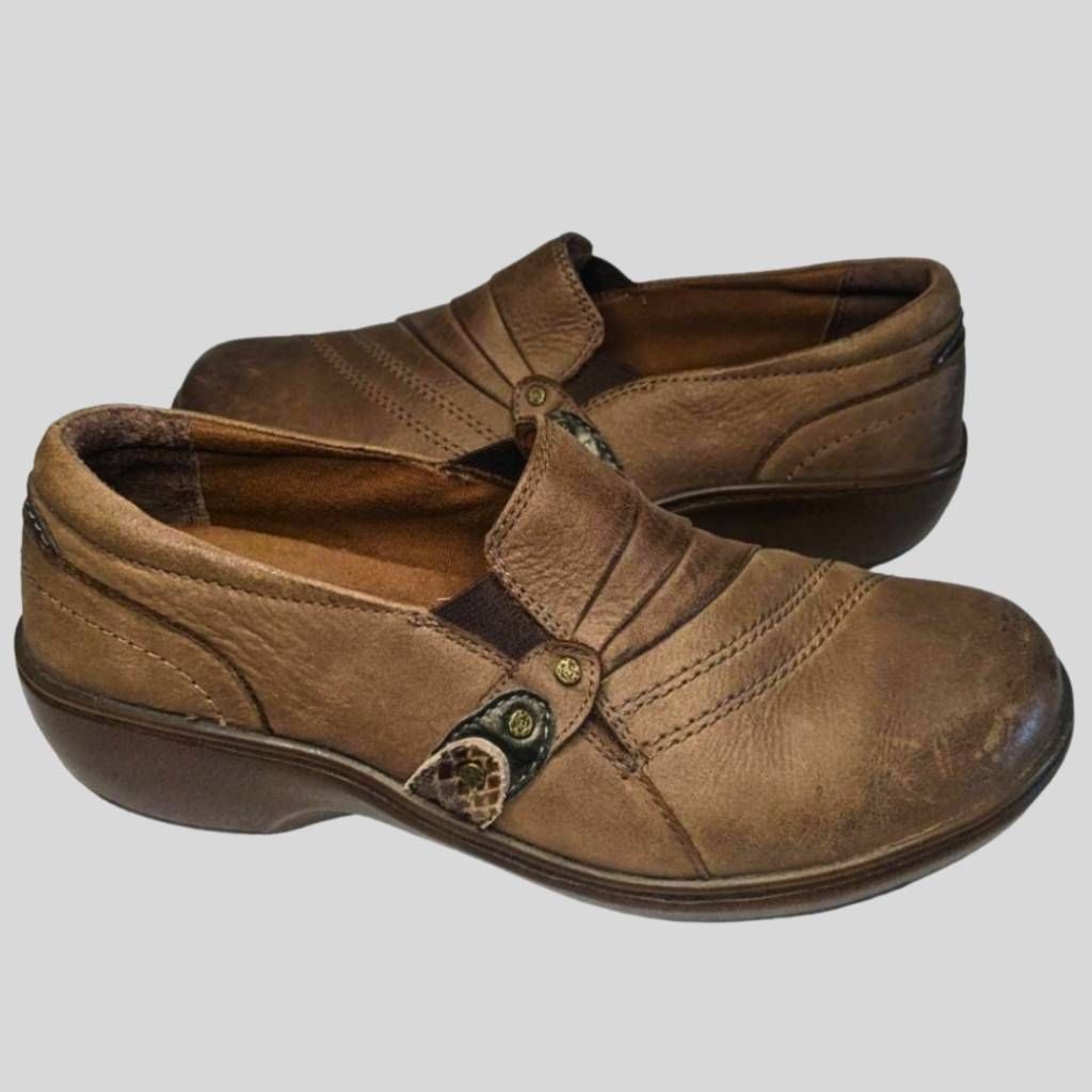New Balance Aravon by New Balance Slip-On Clogs 7.5D Brown Leather Comfo Size US 7.5 / IT 37.5 - 1 Thumbnail