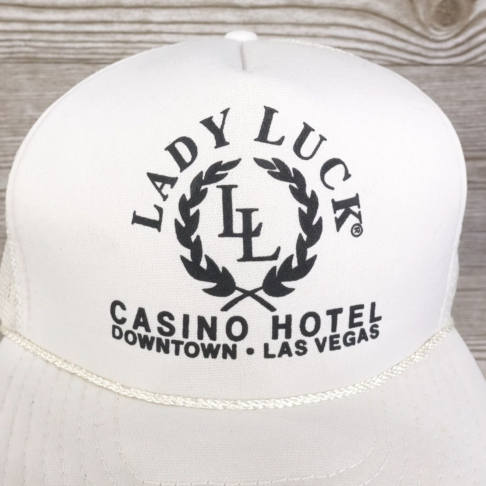 Vintage VINTAGE Lady Luck Casino Hotel Las Vegas Trucker Hat Cap Adult Adjustable White Solid Pattern Men Women Boys Girls Size ONE SIZE - 2 Thumbnail